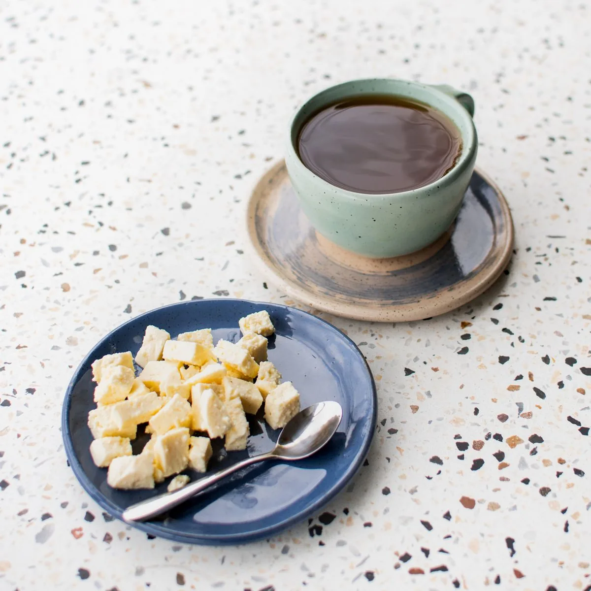 AGUA PANELA CON QUESO CAMPESINO