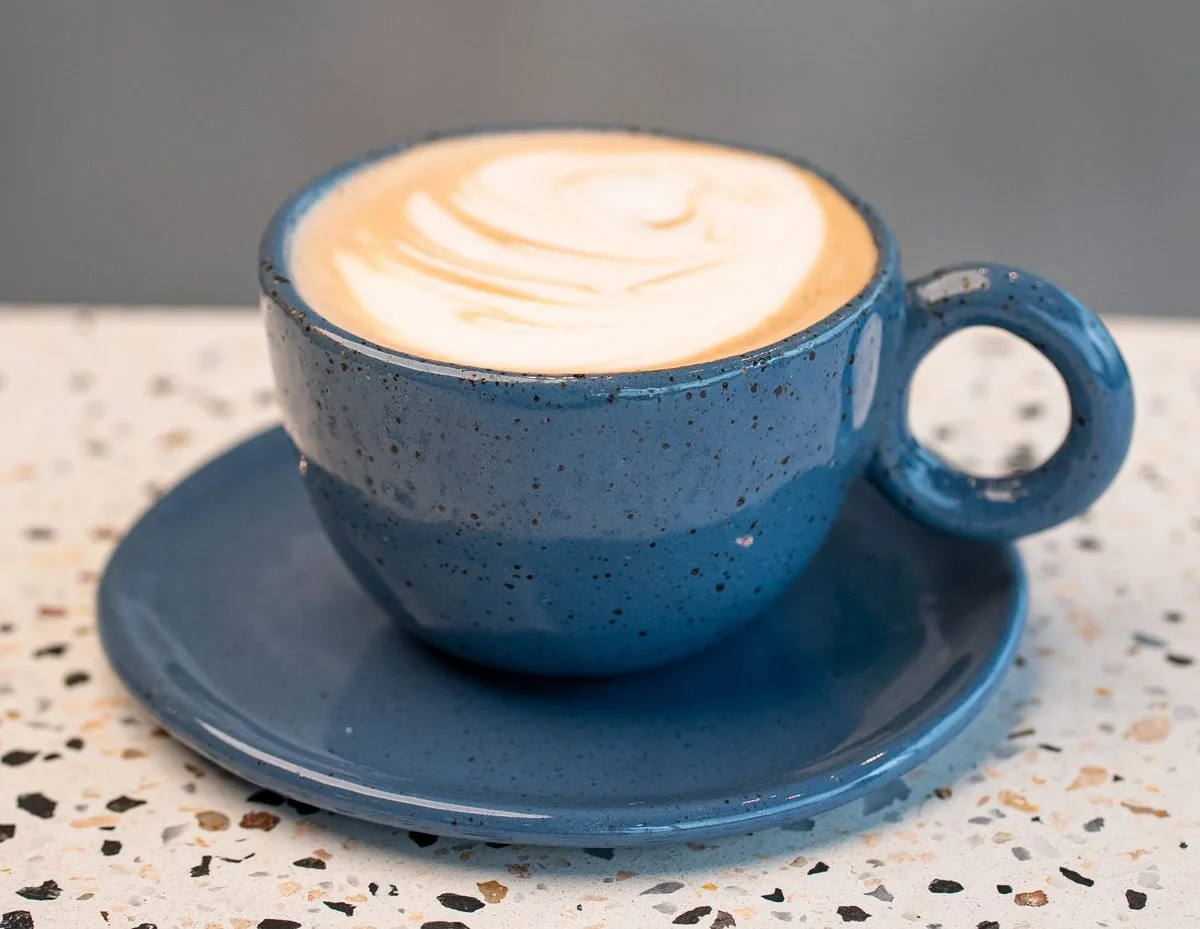 CAFÉ CON LECHE